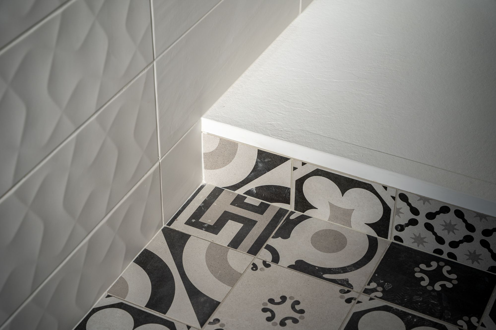 Sol en carreaux de ciment noir et blanc, Angel Carrelages