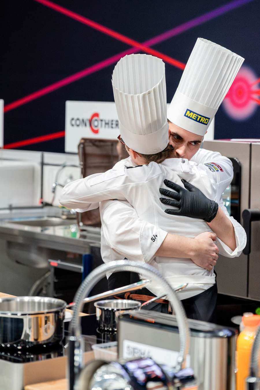 Instant de complicité entre coéquipiers, Bocuse d'Or