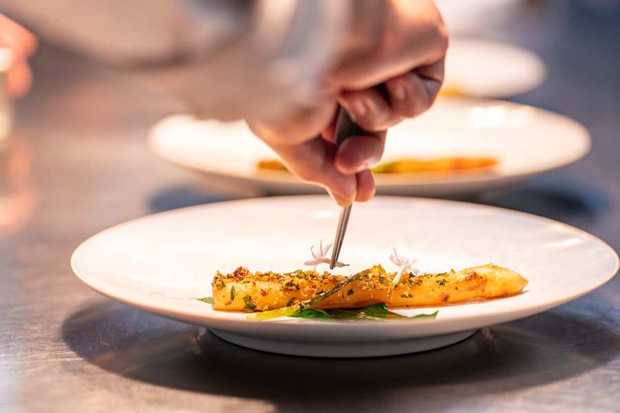Équipe en cuisine chez Christopher Coutanceau