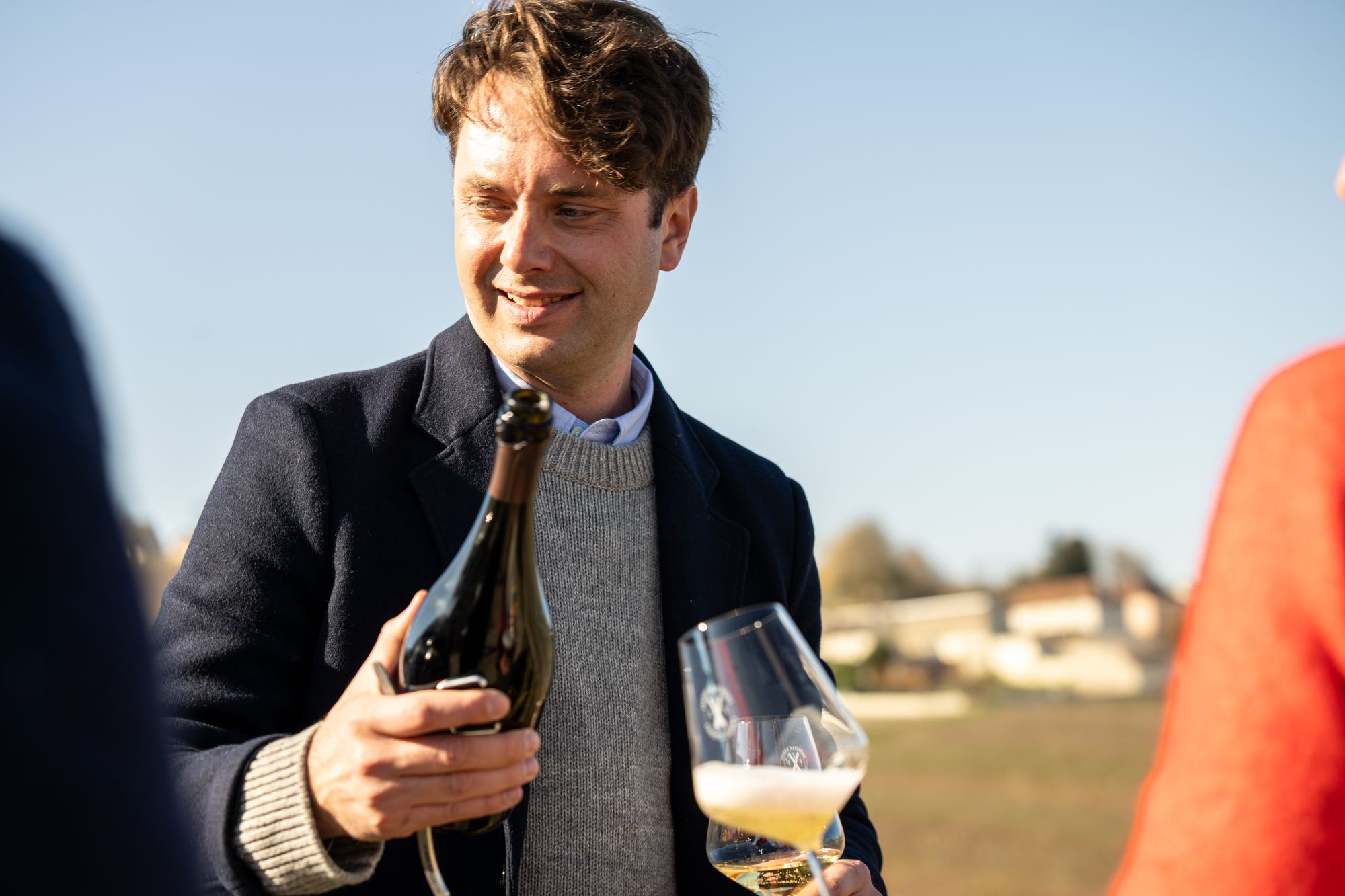 Dégustation d’un champagne Frerejean Frères dans les vignes, au soleil