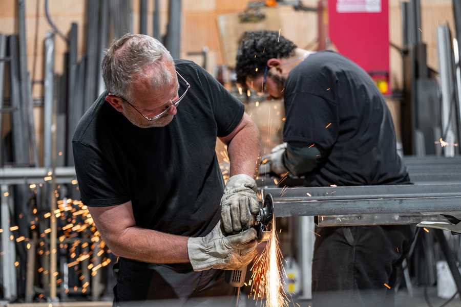 Métallier MSK au travail sur une structure métallique