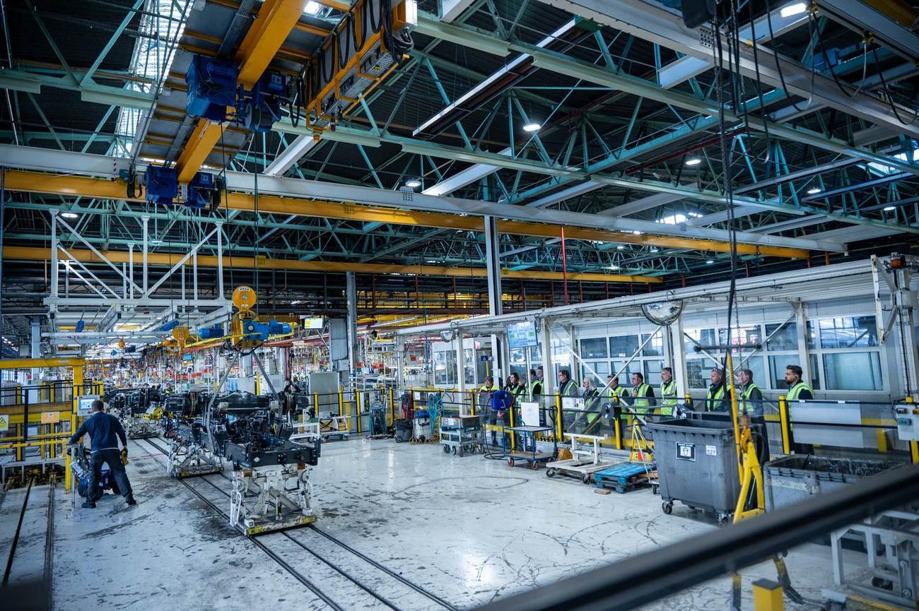Vue large du hall de production Renault Trucks