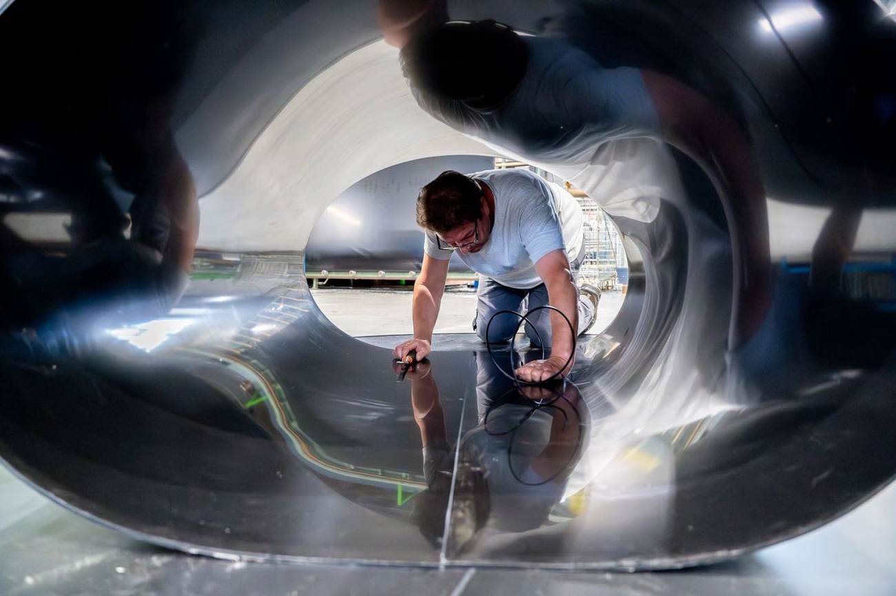 Sanel Plastimarne — pièce composite en atelier, reportage Studio VingTrois