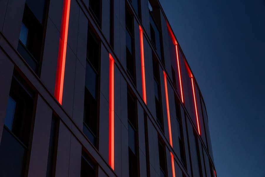 Détail de fixation sur une façade Soprema