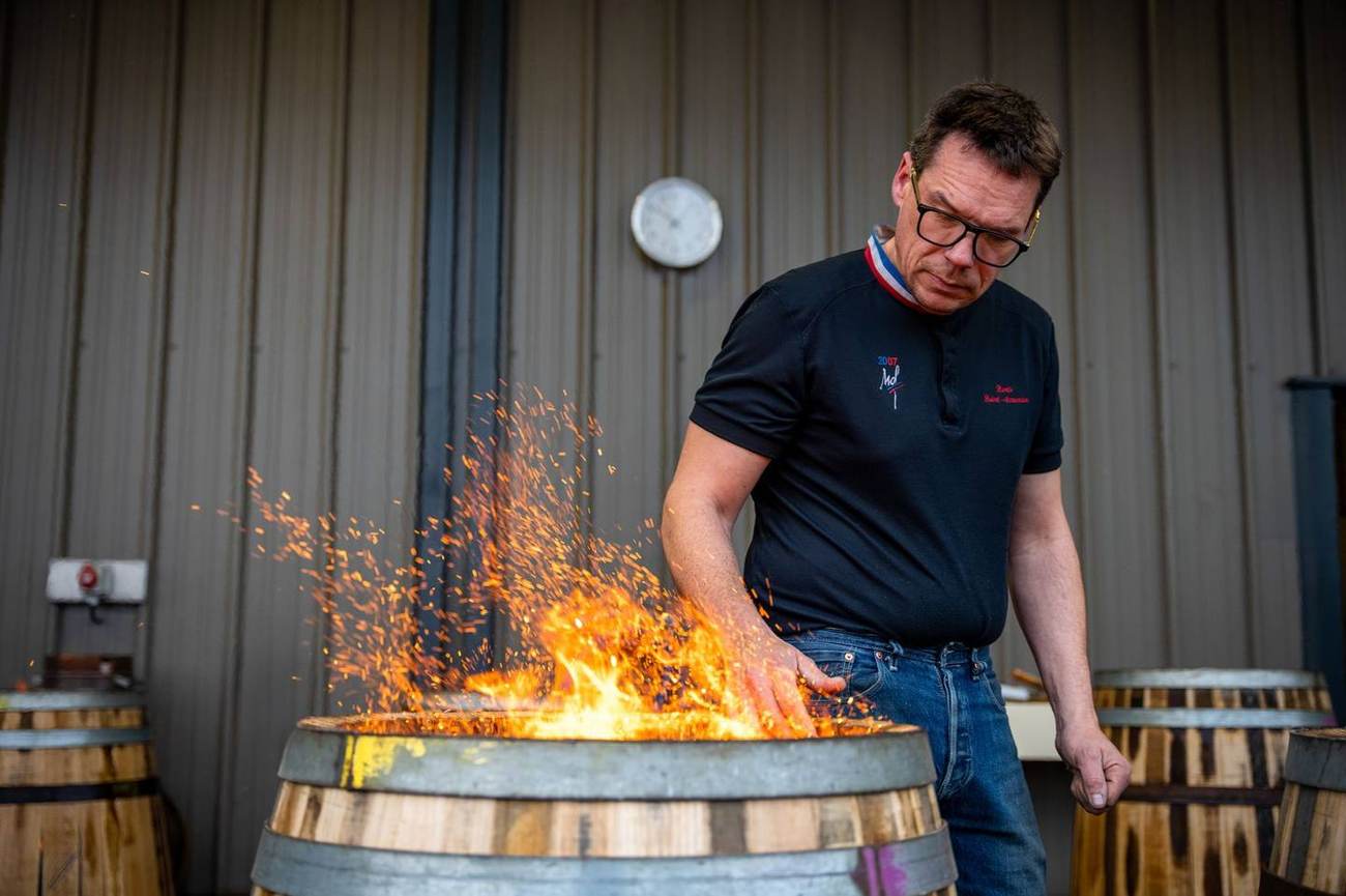 Tonnellerie de Champagne — chauffe d'un fût, reportage Studio VingTrois