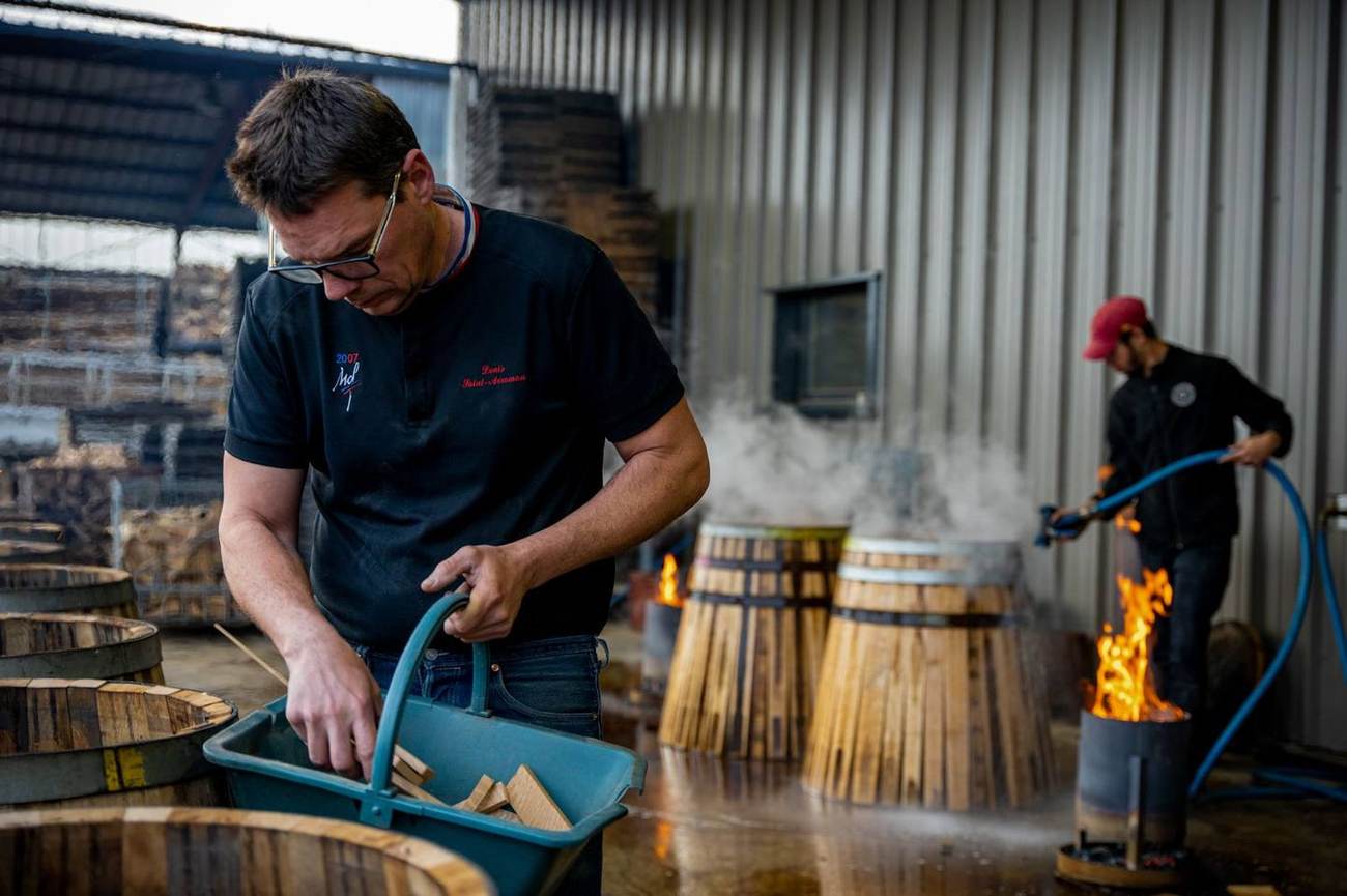 Équipe de la Tonnellerie de Champagne en atelier