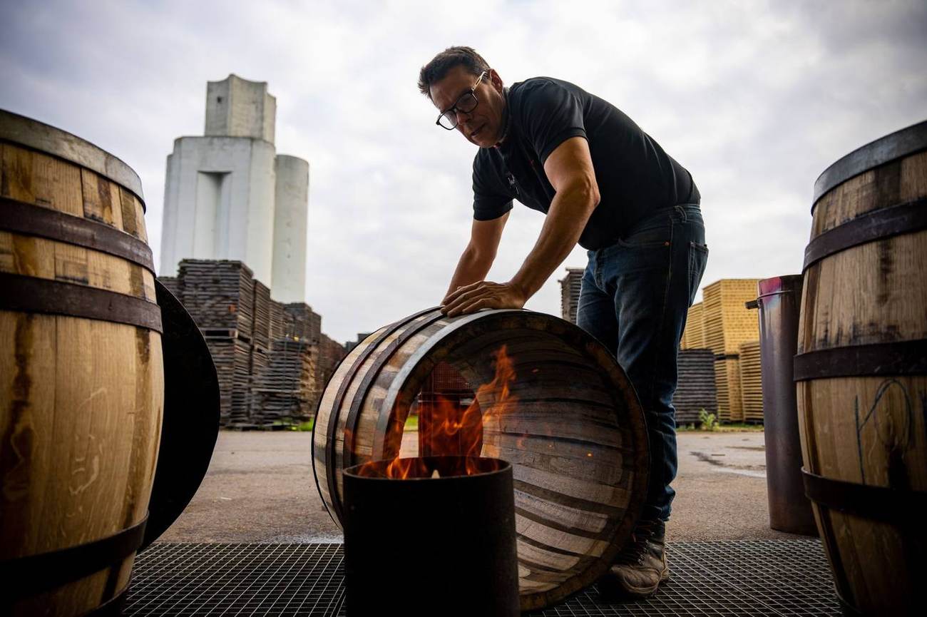 Fût en cours de chauffe, Tonnellerie de Champagne